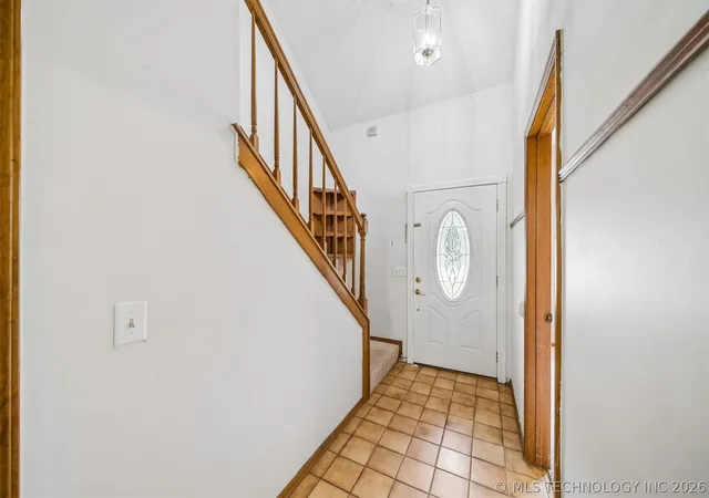 4th image of 990 N Douglas Dr, Claremore, OK 74017 | MLS# 2625395