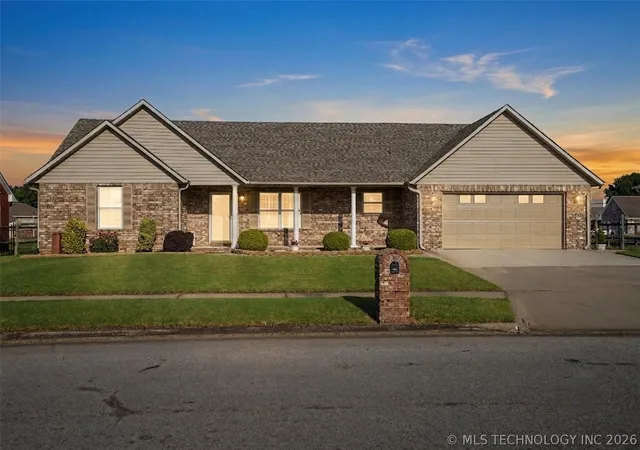 1st image of 1404 S Oklahoma, Pryor, OK 74361 | MLS# 2625289