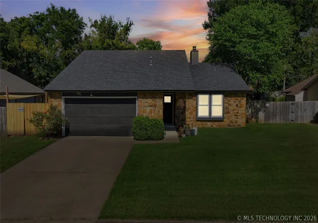 Homes for sale in Broken Arrow, OK | 1901 N 22nd St, Broken Arrow, OK 74012 | MLS# 2625408