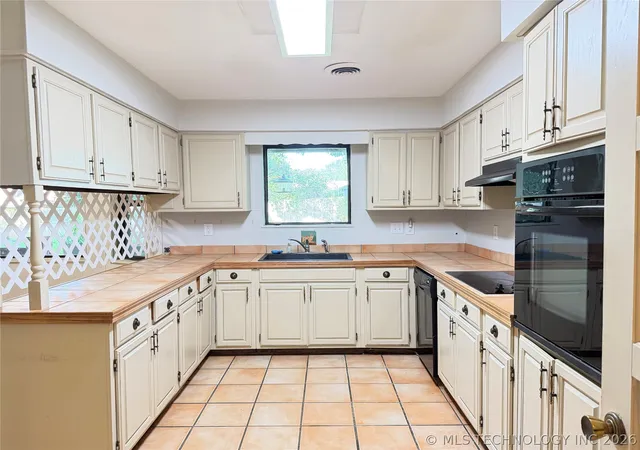 Photo 3 of Single family home for sale at 2816 Suroya St, Muskogee, OK 74403 | MLS# 2625441 | Listing updated on 2026-08-20
