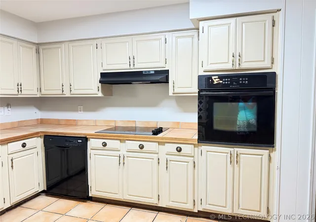 Photo 3 of Single family home for sale at 2816 Suroya St, Muskogee, OK 74403 | MLS# 2625441 | Listing updated on 2026-08-20