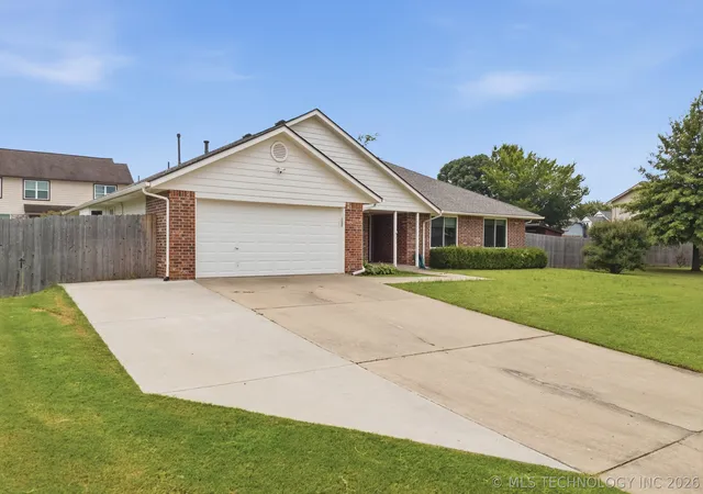 Homes for sale in Bixby, OK | 2256 E 140th St S, Bixby, OK 74008 | MLS# 2625451