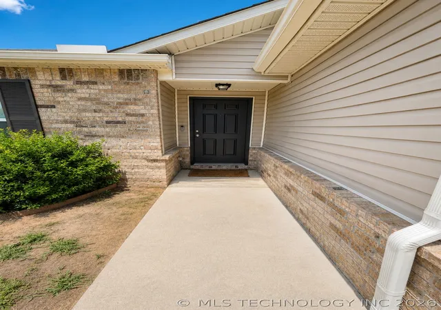 Homes for sale in Tulsa, OK | 5781 E 146 St S, Tulsa, OK 74008 | MLS# 2625460