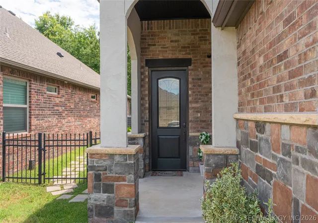 Photo 3 of Single family home for sale at 3632 S Redwood Dr, Broken Arrow, OK 74011 | MLS# 2625381 | Listing updated on 2026-08-20
