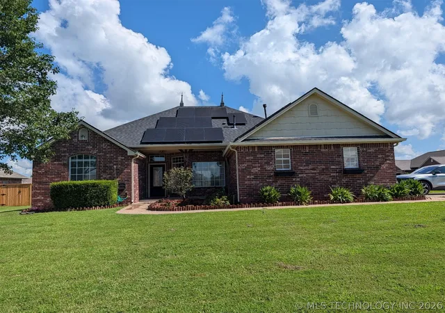 Photo 1 of Single family home for sale at 516 Hillcrest St, Muskogee, OK 74403 | MLS# 2625481 | Listing updated on 2026-08-20