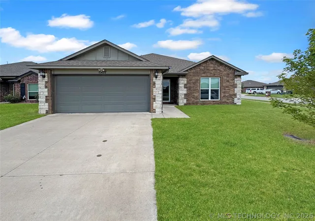Homes for sale in Collinsville, OK | 13127 E 135th St, Collinsville, OK 74021 | MLS# 2625495