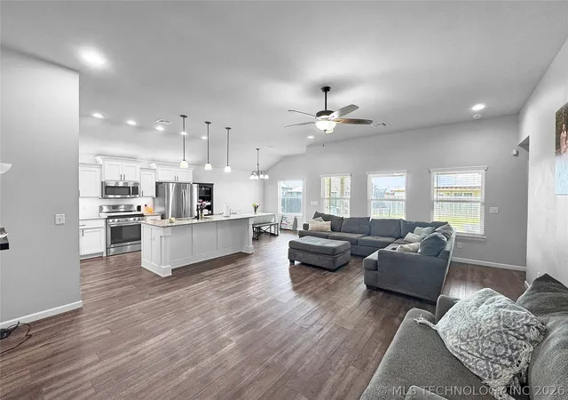 Homes for sale in Collinsville, OK | 13127 E 135Th St, Collinsville, OK 74021 | MLS# 2625495