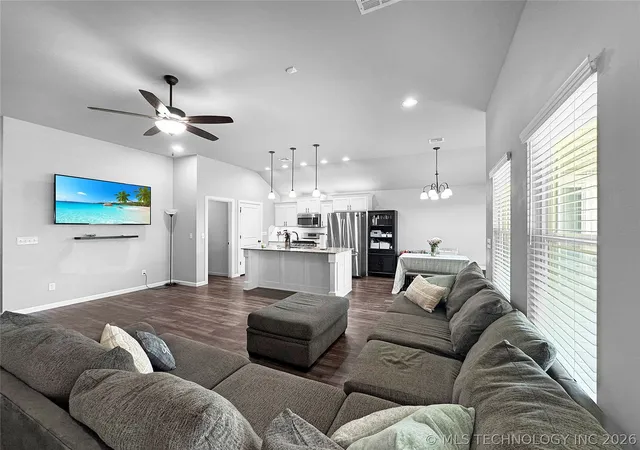 Homes for sale in Collinsville, OK | 13127 E 135Th St, Collinsville, OK 74021 | MLS# 2625495