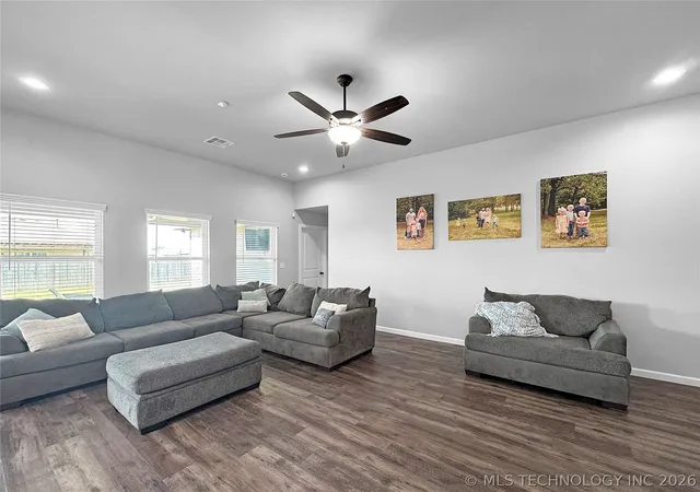 Homes for sale in Collinsville, OK | 13127 E 135Th St, Collinsville, OK 74021 | MLS# 2625495