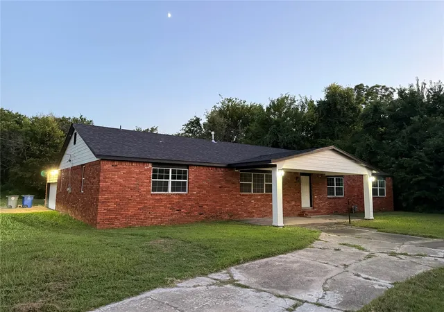 2nd image of 1146 E 50th Pl N, Tulsa, OK 74126 | MLS# 2625500