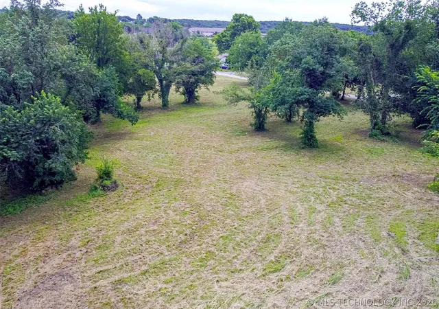 1st image of 715 S Cherokee St, Locust Grove, OK 74352 | MLS# 2625536