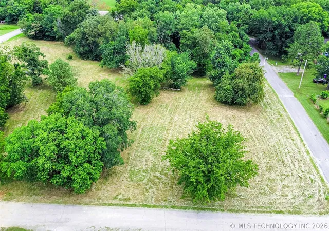 3rd image of 715 S Cherokee St, Locust Grove, OK 74352 | MLS# 2625536