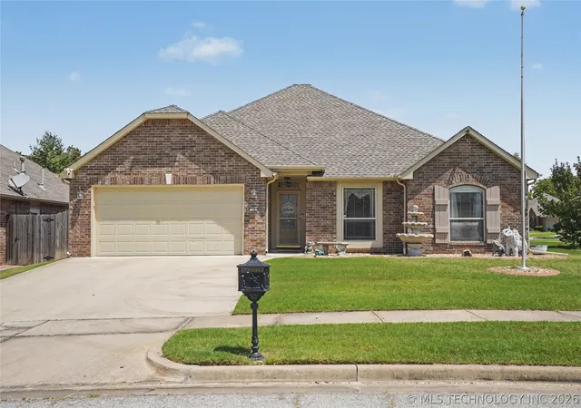Photo 1 of Sale Pending at 716 E Boston St, Broken Arrow, OK 74012 | MLS# 2623382 | Listing updated on 2026-08-20