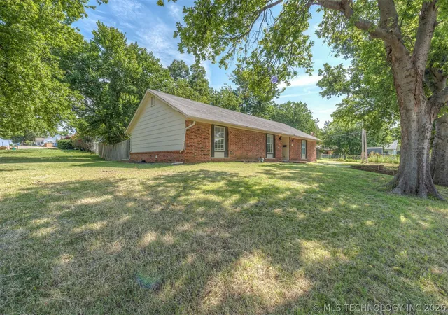 Photo 2 of Sale Pending at 2415 W 43rd Street, Tulsa, OK 74107 | MLS# 2625516 | Listing updated on 2026-08-20