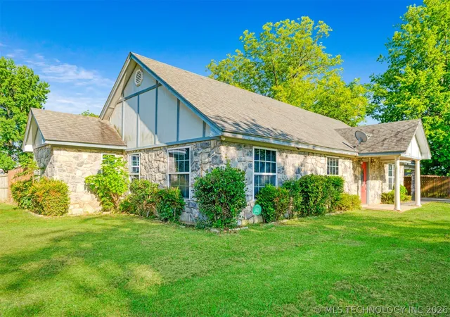 Homes for sale in Hugo, OK | 201 S 10th, Hugo, OK 74743 | MLS# 2625598