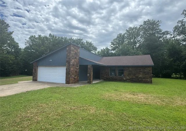 Photo 1 of Single family home for sale at 25216 Hickory Cir, Broken Arrow, OK 74014 | MLS# 2625629 | Listing updated on 2026-08-25