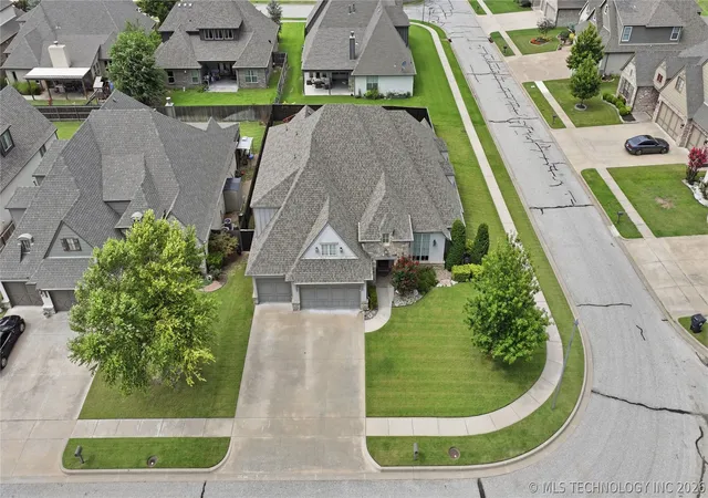 Photo 3 of Sale Pending at 10467 E 124th Street S, Bixby, OK 74008 | MLS# 2625353 | Listing updated on 2026-08-20