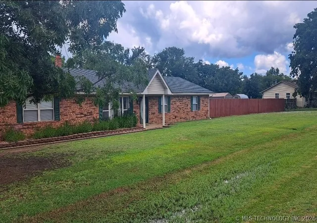 Photo 2 of Single family home for sale at 1903 N 11th Street, Mc Alester, OK 74501 | MLS# 2625654 | Listing updated on 2026-08-20
