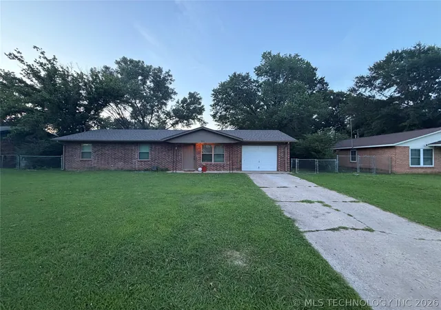 1st image of 501 W Creek Dr, Okmulgee, OK 74447 | MLS# 2625447