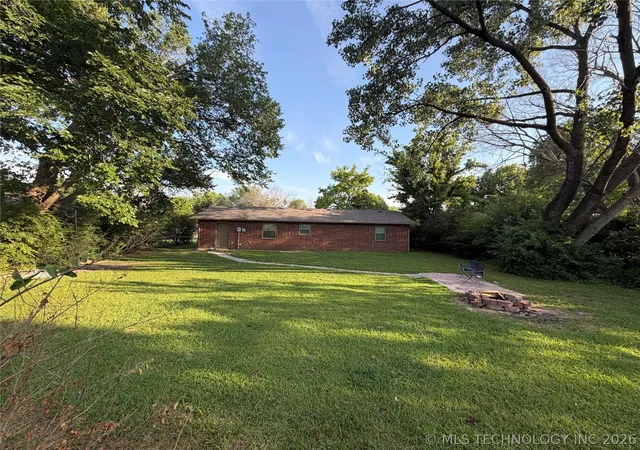 2nd image of 501 W Creek Dr, Okmulgee, OK 74447 | MLS# 2625447