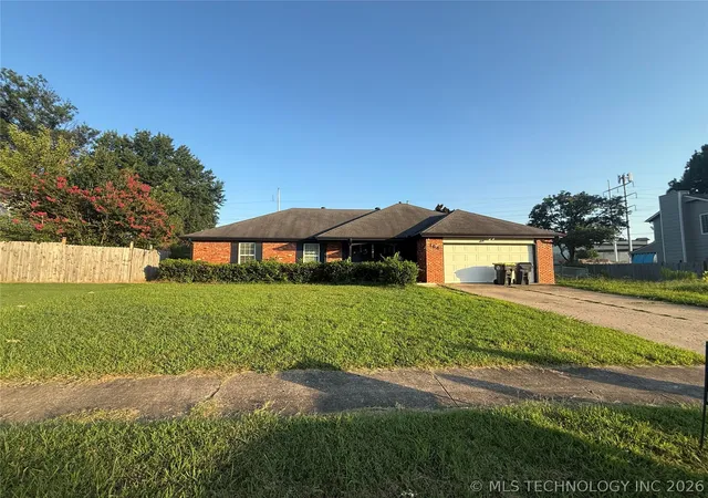 Homes for sale in Jenks, OK | 164 Fox Run Cir, Jenks, OK 74037 | MLS# 2625107