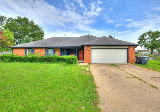 Photo 3 of Single family home for sale at 164 Fox Run Cir, Jenks, OK 74037 | MLS# 2625107 | Listing updated on 2026-09-21