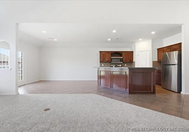 Photo 4 of Sale Pending at 11613 E 105th Street N, Owasso, OK 74055 | MLS# 2625650 | Listing updated on 2026-08-25