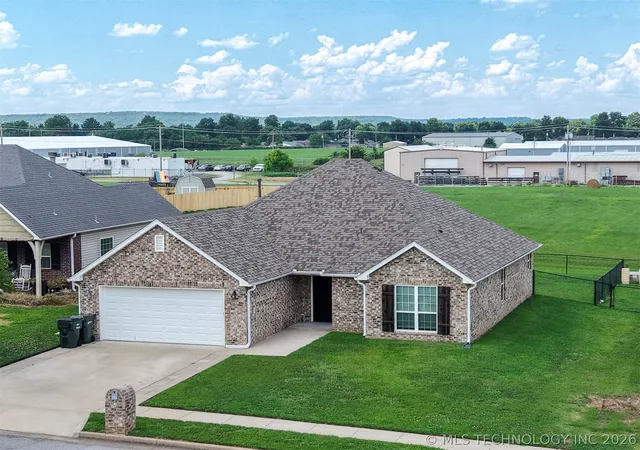 Homes for sale in Skiatook, OK | 103 W 135th St, Skiatook, OK 74070 | MLS# 2622491