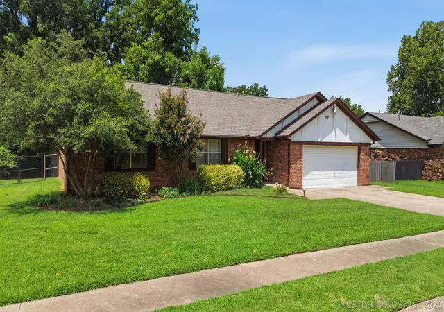 Homes for sale in Jenks, OK | 1008 N Forest Pl, Jenks, OK 74037 | MLS# 2625683