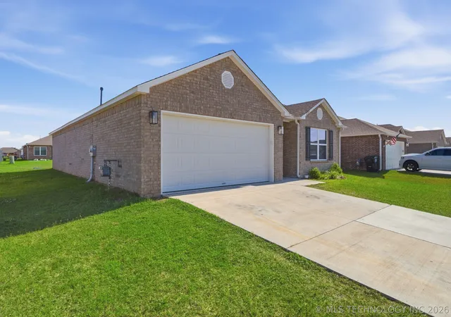 Homes for sale in Bixby, OK | 8508 E 162Nd Pl S, Bixby, OK 74008 | MLS# 2625748