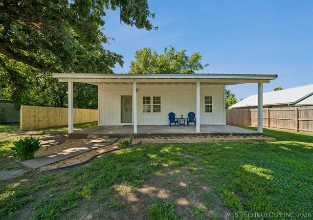 1st image of 137 W Cheyenne Ave, Vinita, OK 74301 | MLS# 2625773