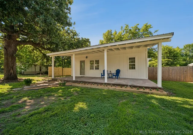 2nd image of 137 W Cheyenne Ave, Vinita, OK 74301 | MLS# 2625773