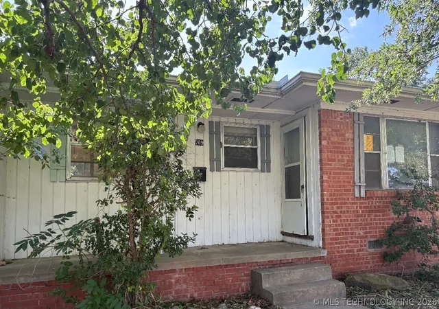 Photo 2 of Sale Pending at 209 S 101st Eastavenue, Tulsa, OK 74128 | MLS# 2625827 | Listing updated on 2026-07-24