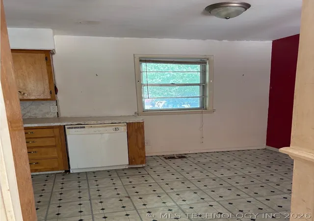 Photo 4 of Sale Pending at 209 S 101st Eastavenue, Tulsa, OK 74128 | MLS# 2625827 | Listing updated on 2026-07-24