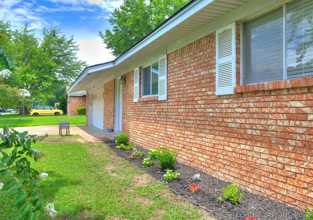 2nd image of 708 W Atlanta Ct, Broken Arrow, OK 74012 | MLS# 2625866