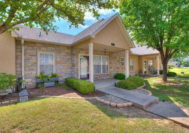 2nd image of 513 S Desert Palm Ave, Broken Arrow, OK 74012 | MLS# 2625862