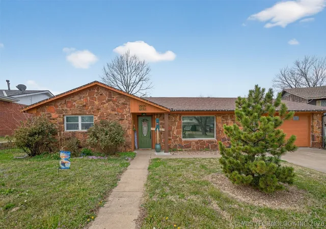 2nd image of 1045 Rolling Meadows, Bartlesville, OK 74006 | MLS# 2625876