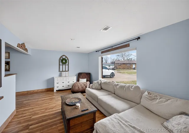 3rd image of 1045 Rolling Meadows, Bartlesville, OK 74006 | MLS# 2625876