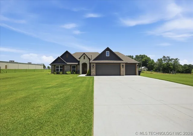 3rd image of 10860 E 450 Rd, Claremore, OK 74017 | MLS# 2625360