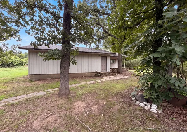 Homes for sale in Porum, OK | 430225 E 1155 Rd, Porum, OK 74455 | MLS# 2625374
