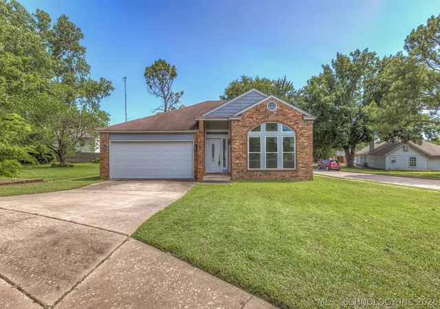 Homes for sale in Jenks, OK | 1302 W 112th Pl, Jenks, OK 74037 | MLS# 2625828