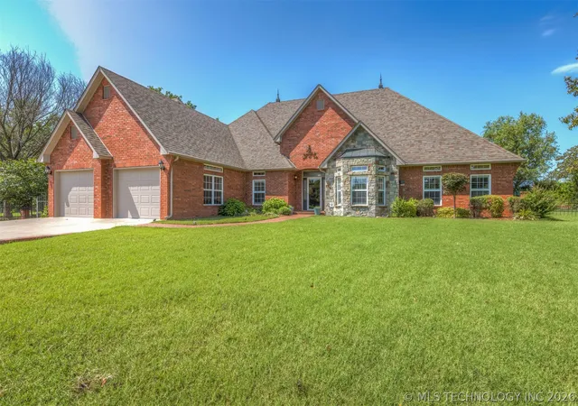Homes for sale in Skiatook, OK | 612 S Tallchief Ct, Skiatook, OK 74070 | MLS# 2625832