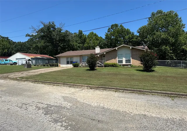 Homes for sale in Coweta, OK | 14201 S 261St Eastavenue, Coweta, OK 74429 | MLS# 2625599