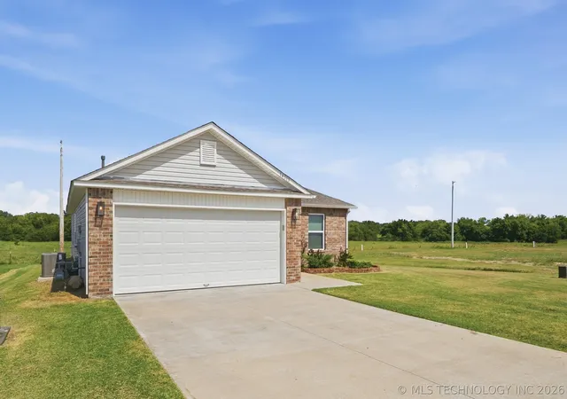 Homes for sale in Collinsville, OK | 14313 N 76Th Eastavenue, Collinsville, OK 74021 | MLS# 2625875