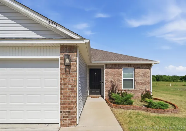 Homes for sale in Collinsville, OK | 14313 N 76Th Eastavenue, Collinsville, OK 74021 | MLS# 2625875