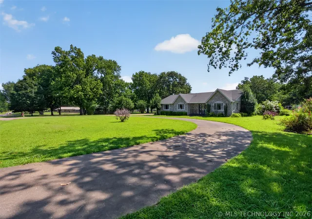 Photo 4 of Sale Pending at 1102 N Delaware St, Chouteau, OK 74337 | MLS# 2625758 | Listing updated on 2026-10-07