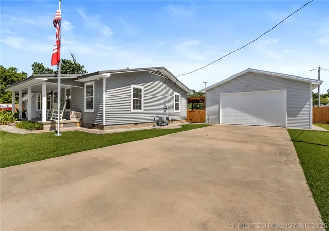Photo 4 of Sale Pending at 103 E Elm Ave, Eufaula, OK 74432 | MLS# 2625939 | Listing updated on 2026-09-26