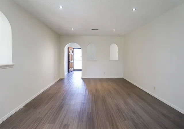 3rd image of 1628 S Sycamore Ave, Broken Arrow, OK 74012 | MLS# 2625846
