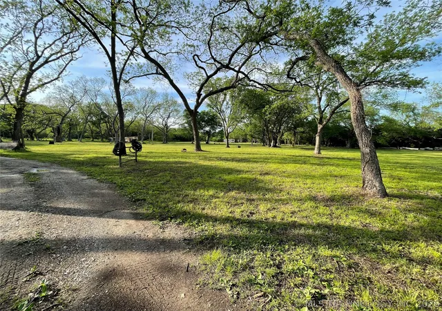 2nd image of 1327 Mcclain Rd Rd, Ardmore, OK 73401 | MLS# 2626019