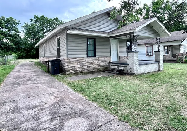 2nd image of 1016 E 2nd St, Okmulgee, OK 74447 | MLS# 2626040